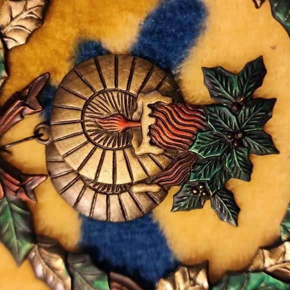 Russ The Heirloom Collection Metal Wreath and Candles Ornament Item No. 5918 - Picture 2 of 4